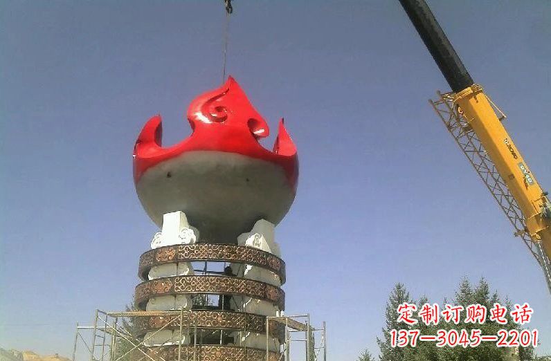 泸州不锈钢火炬雕塑象征着永恒的精神