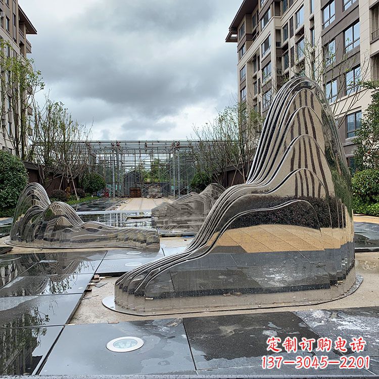 泸州不锈钢镜面假山雕塑给城市带来灵动之美