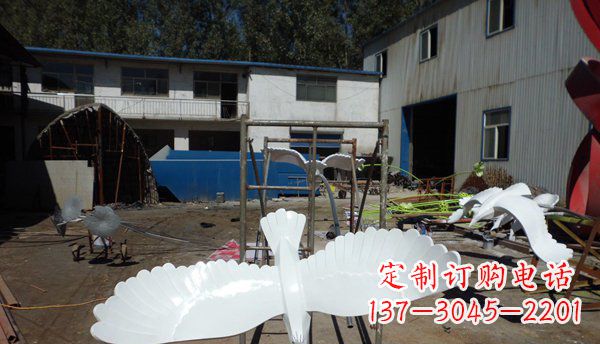 泸州不锈钢老鹰雕塑美丽的象征