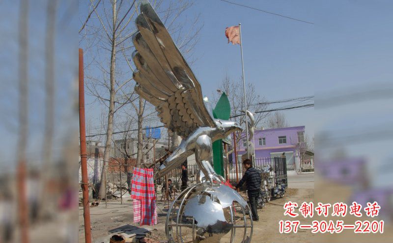 泸州不锈钢老鹰雕塑象征力量与美丽