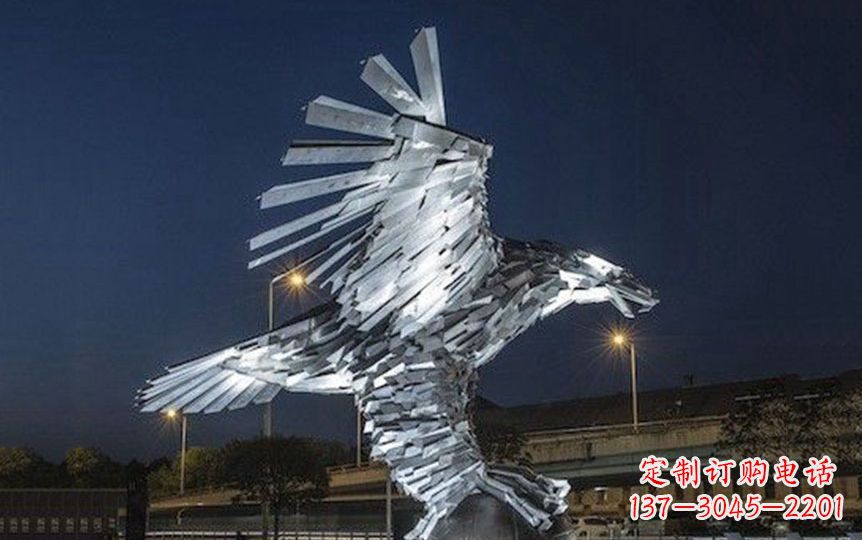 泸州金色老鹰展翅飞翔——不锈钢老鹰抓球广场景观雕塑
