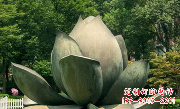 泸州不锈钢莲花公园精美的雕塑装点
