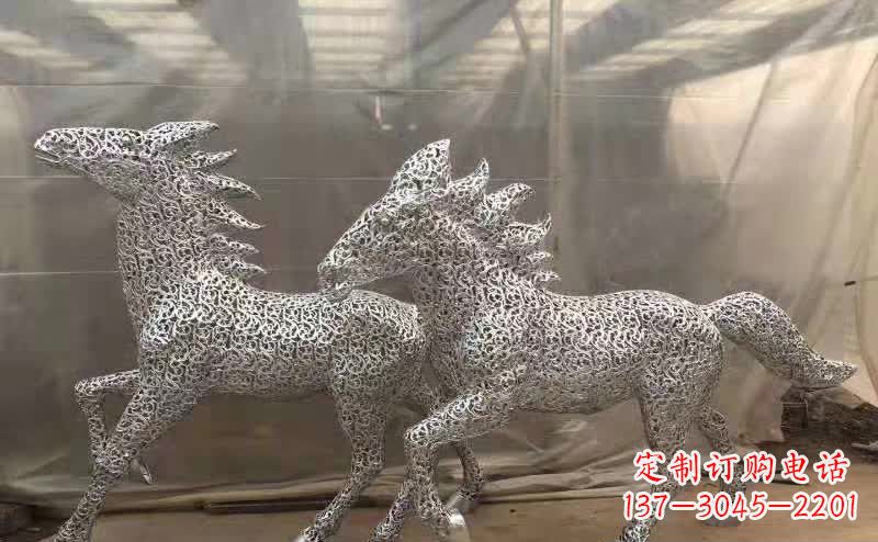 泸州不锈钢马雕塑精美而又富有动感
