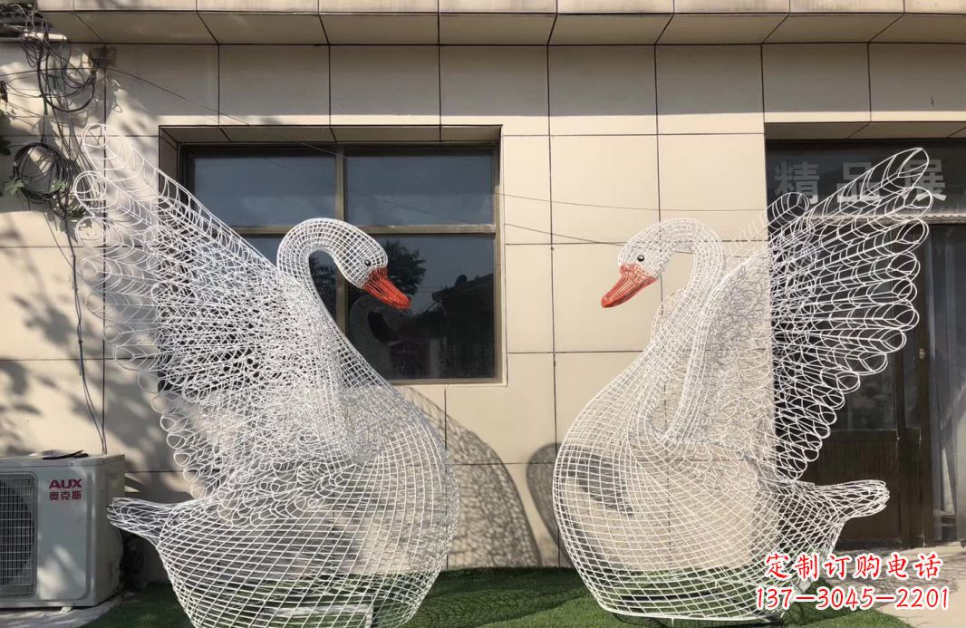 泸州不锈钢镂空天鹅雕塑象征着美丽的永恒