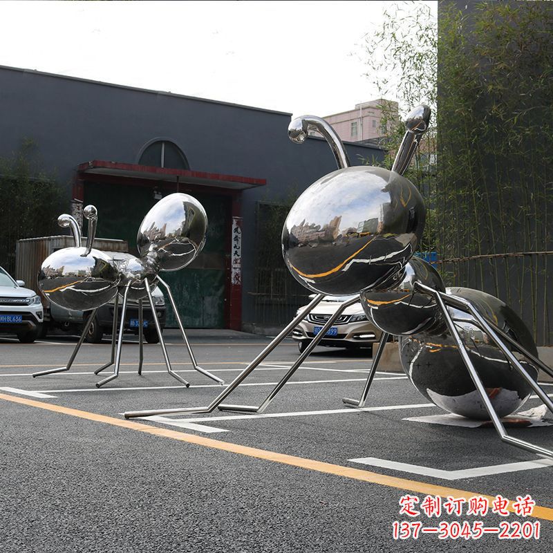 泸州蚂蚁雕塑给城市街道带来活力
