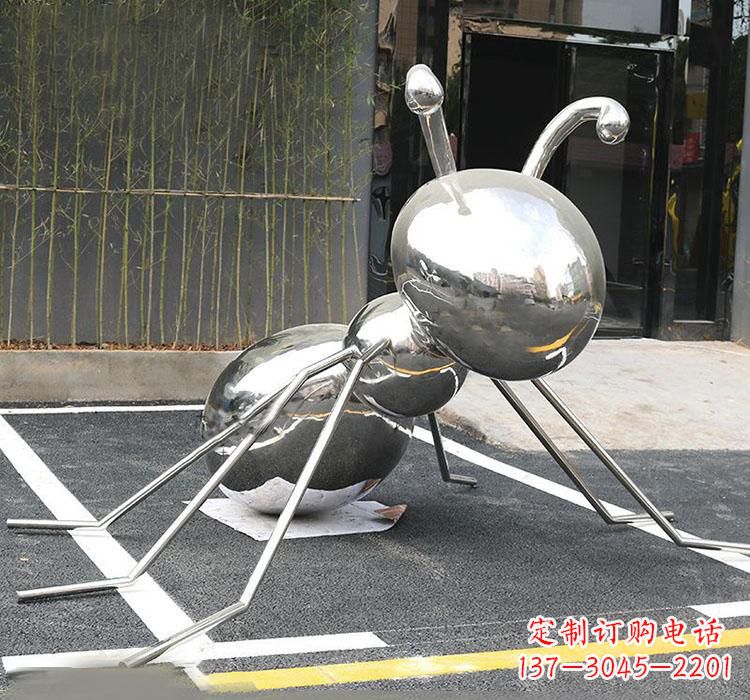 泸州不锈钢蚂蚁雕塑象征着勤劳与坚毅