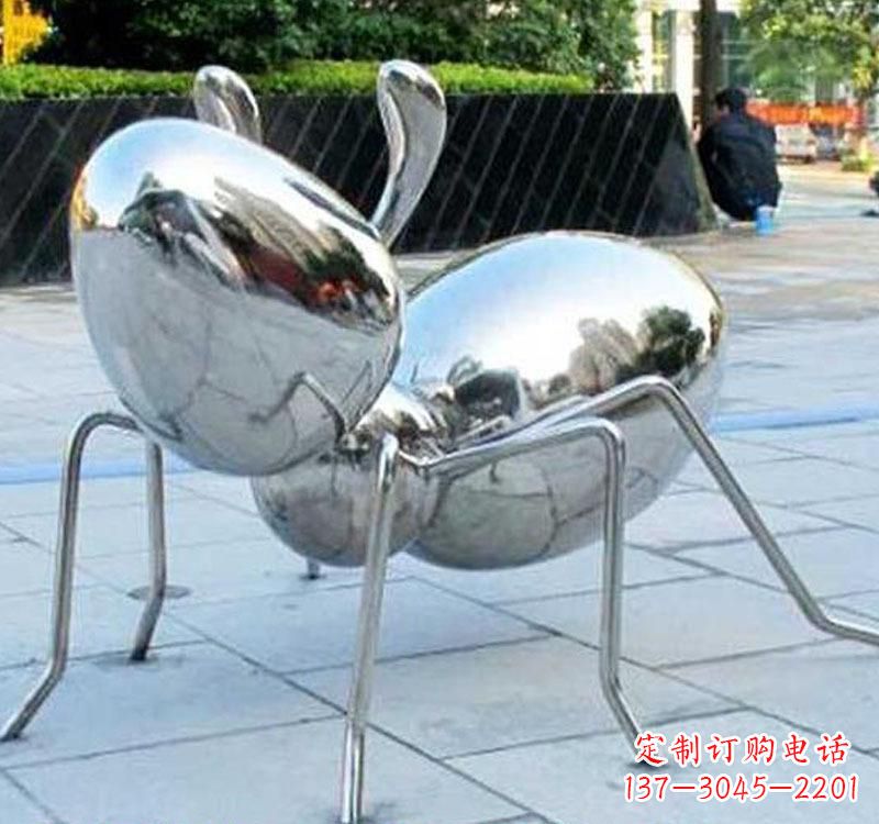 泸州不锈钢蚂蚁雕塑一座象征努力的艺术作品