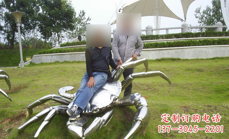 泸州不锈钢螃蟹雕塑艺术美化公园环境