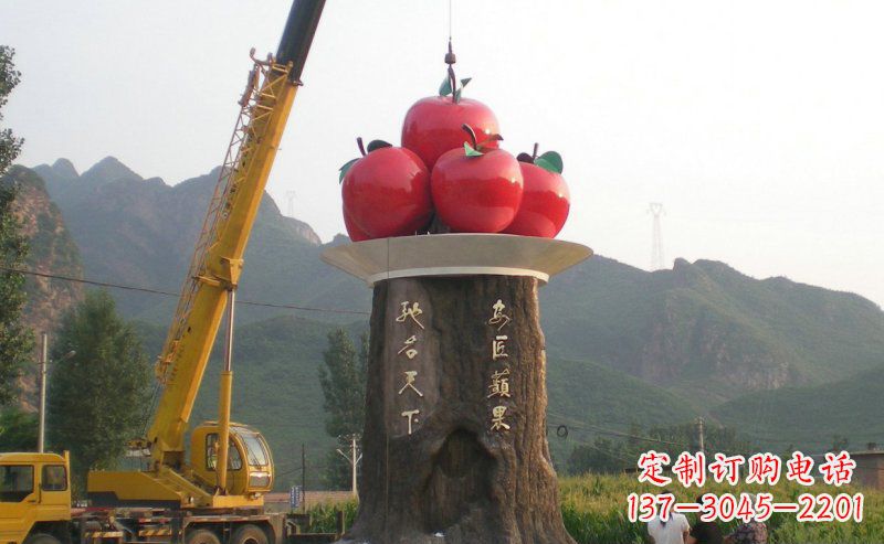 泸州不锈钢苹果雕塑艺术与科技的结合