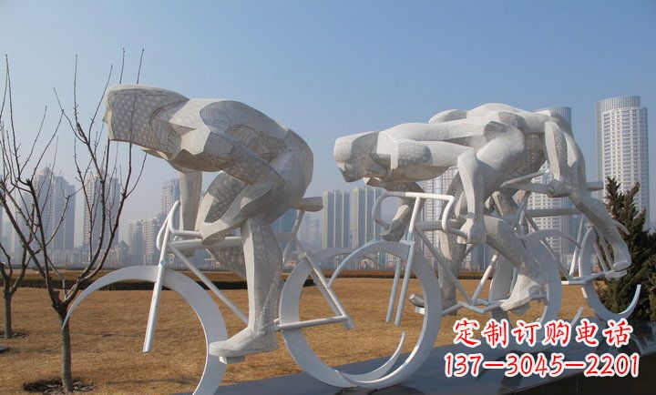 泸州展现运动风采的不锈钢自行车雕塑