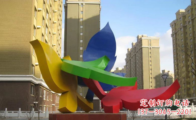 泸州不锈钢树叶景观雕塑美丽而精致