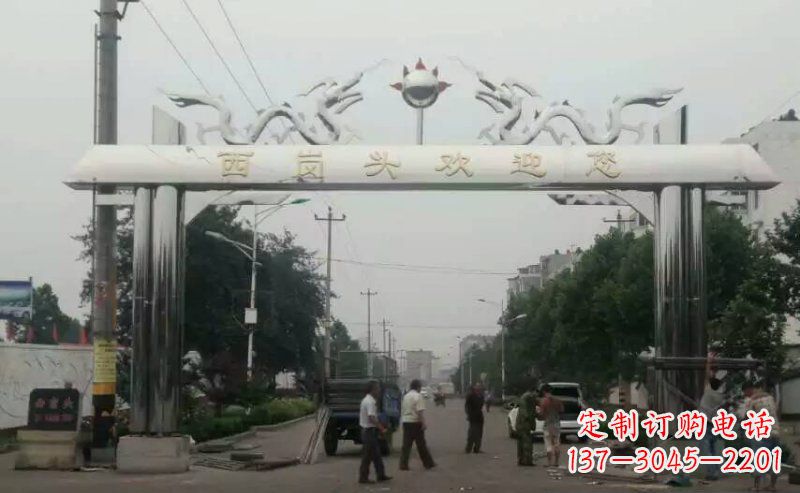 泸州不锈钢双龙戏珠牌坊传承文化的雕塑之美