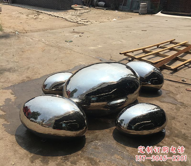 泸州不锈钢水滴雕塑给景观增添独特魅力