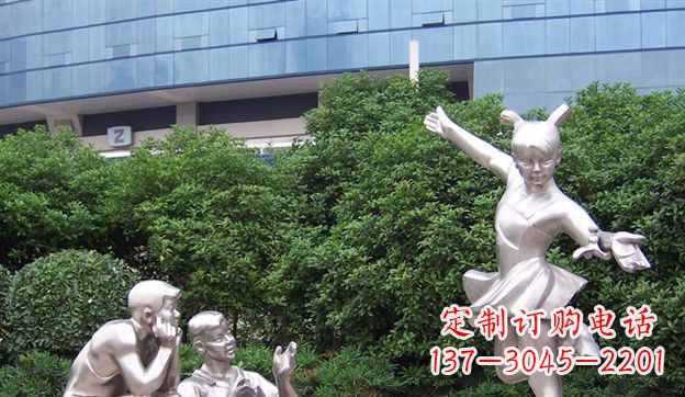 泸州不锈钢制作的儿童踢毽子雕塑