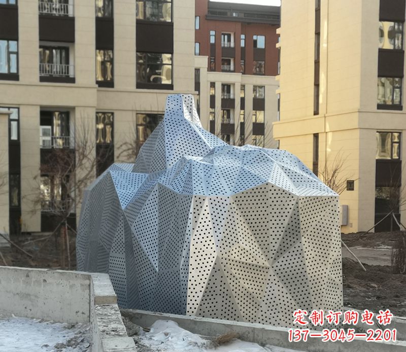 泸州不锈钢小区假山雕塑雕塑点缀小区美景