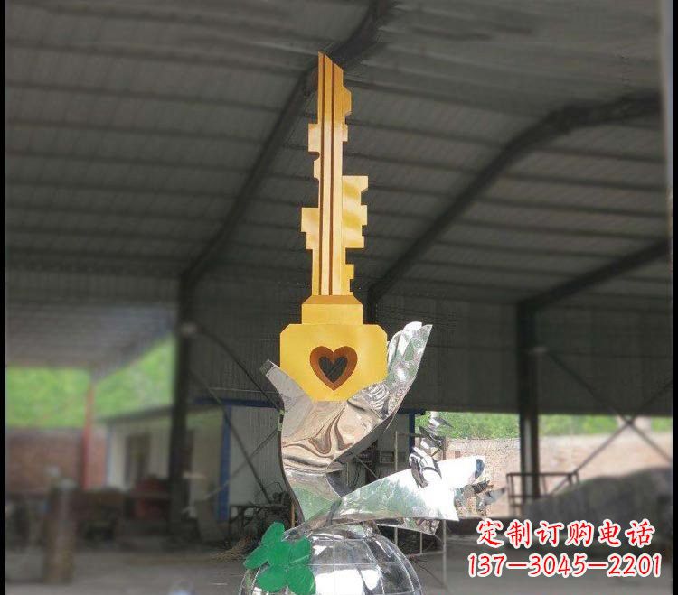 泸州不锈钢校园手提钥匙雕塑