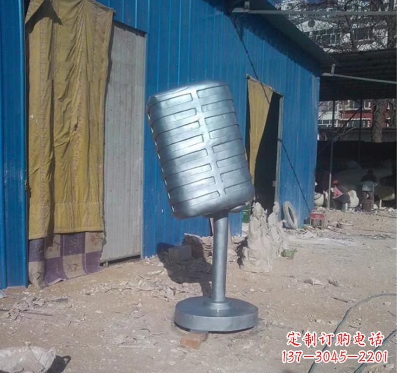 泸州不锈钢艺术话筒雕塑——传承精神文化