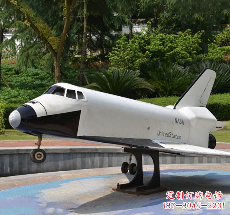 泸州不锈钢飞机雕塑给空中增添梦幻氛围