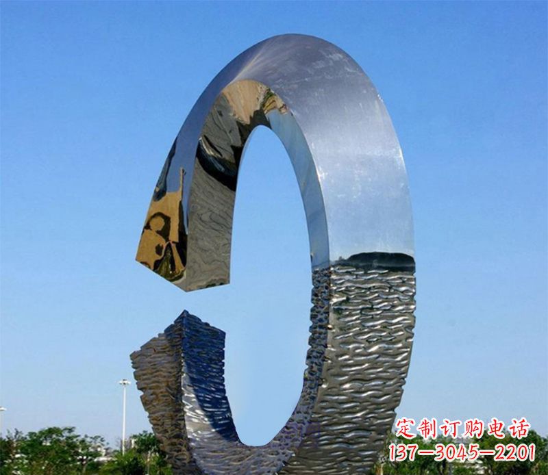 泸州环绕着美好的景观雕塑