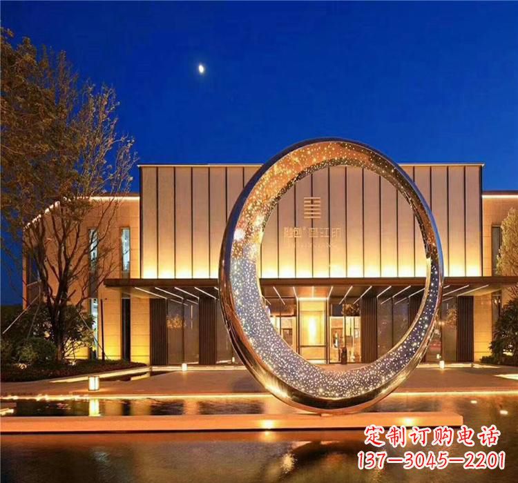 泸州不锈钢圆环雕塑给空间增添无限美感