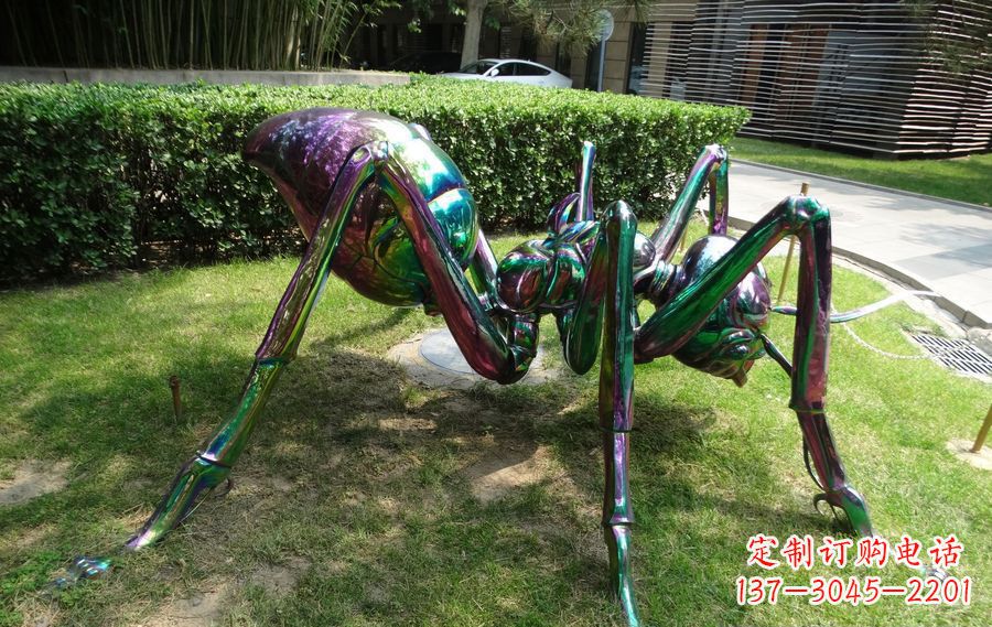 泸州蜘蛛侠传递英雄激情的不锈钢雕塑