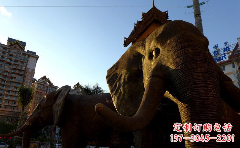 泸州步行街上的大象雕塑——给街道带来活力