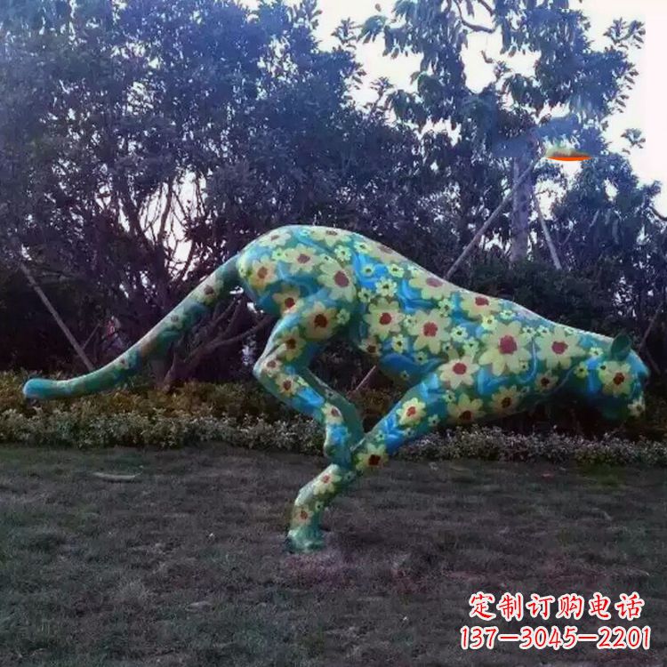 泸州玻璃钢彩绘豹子雕塑艺术与自然的完美结合
