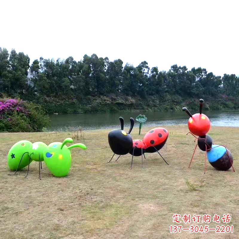 泸州彩绘玻璃钢蚂蚁雕塑——精致又充满动感