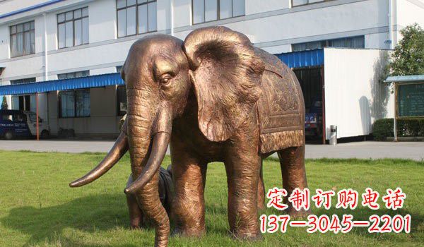 泸州草地大象铜雕