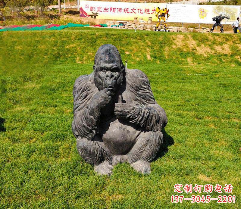 泸州猩猩雕塑——草坪猩猩公园的艺术精品