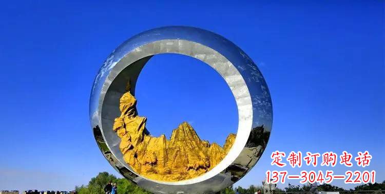 泸州月亮雕塑——城市的美丽装饰