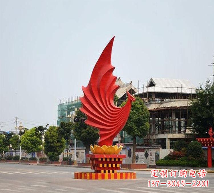 泸州凤凰雕塑为城市街边增添美丽