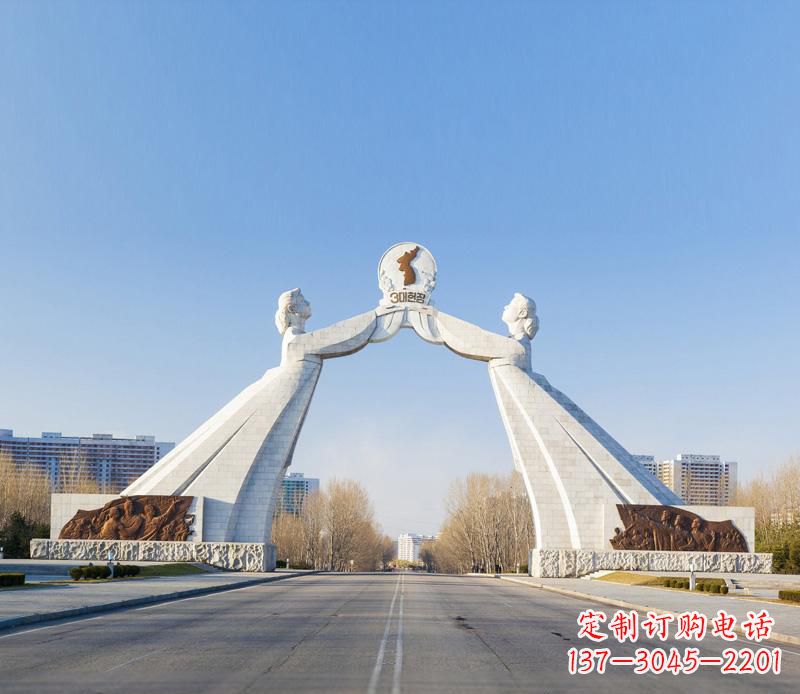 泸州城市街道拱门石雕