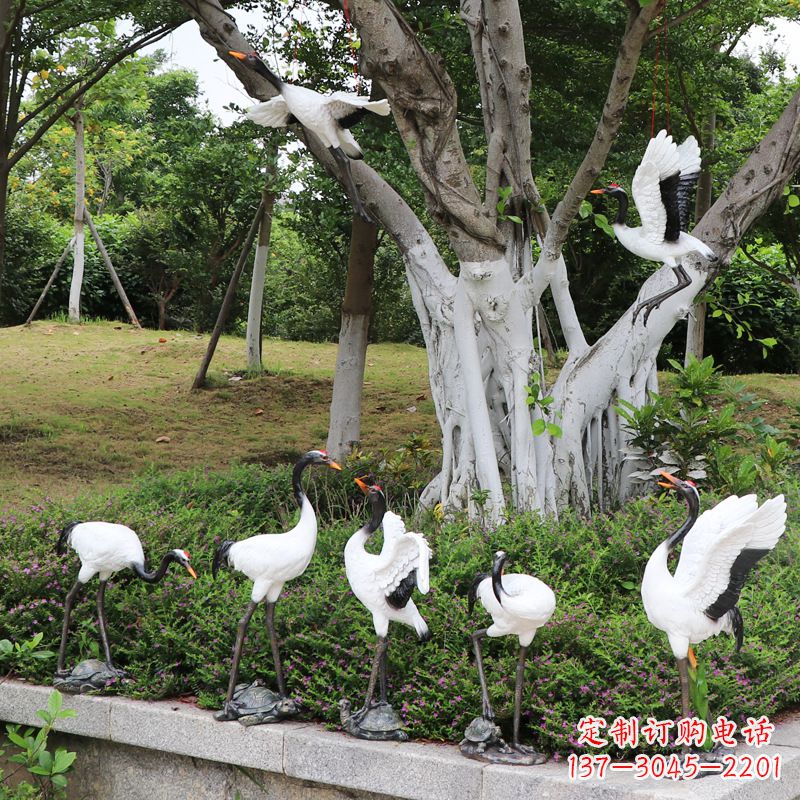泸州美丽的仙鹤雕塑