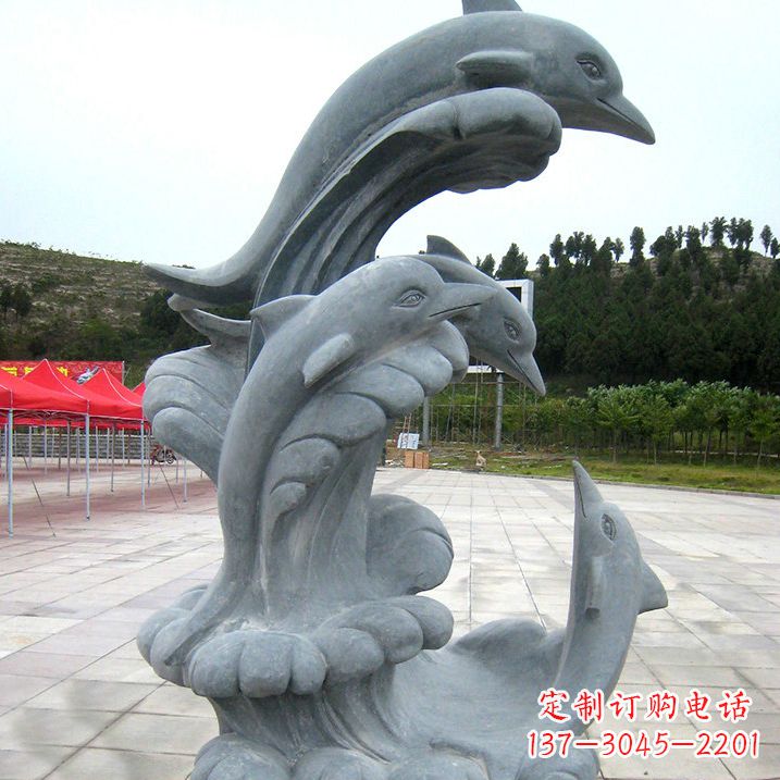 泸州海豚雕塑凝聚着美丽与动感