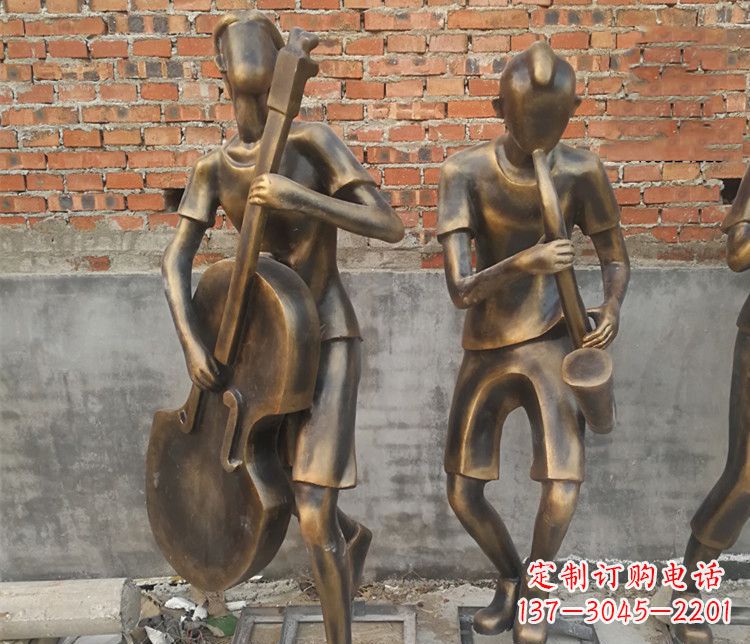 泸州雄伟屹立——萨克斯铜雕