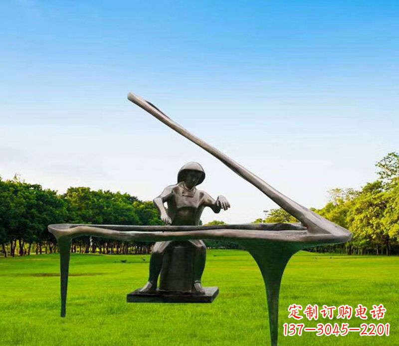 泸州钢琴之音铸成雕塑