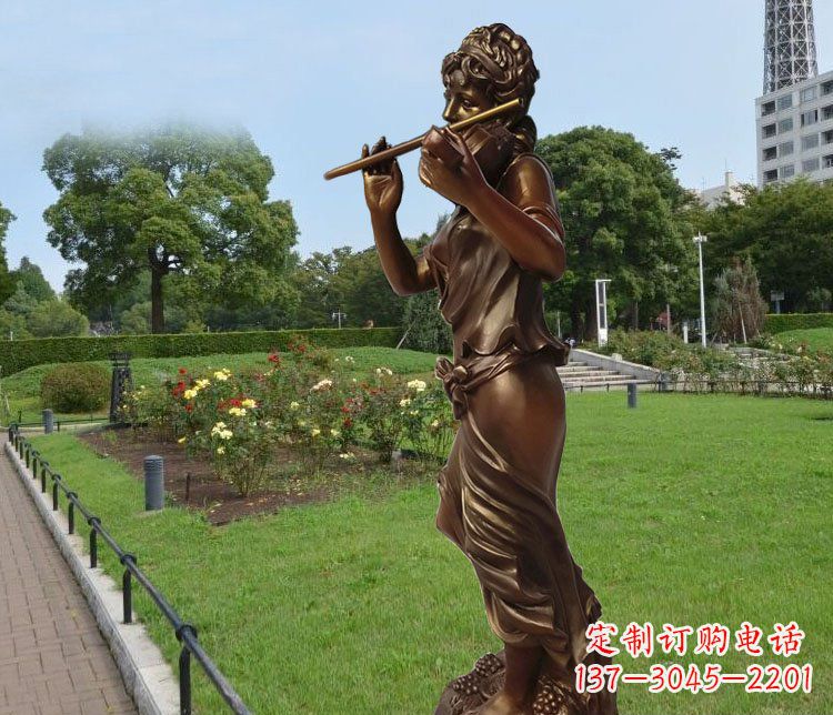 泸州美女雕塑把美景变成静物
