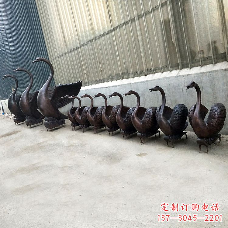 泸州精致的铜质天鹅雕塑