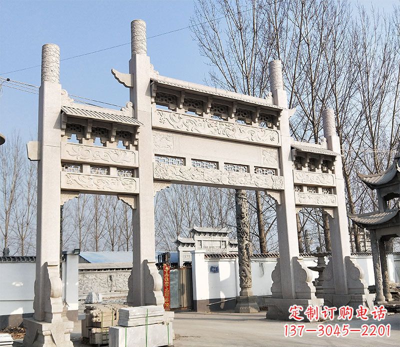 泸州村口的珍贵文化——牌坊雕塑