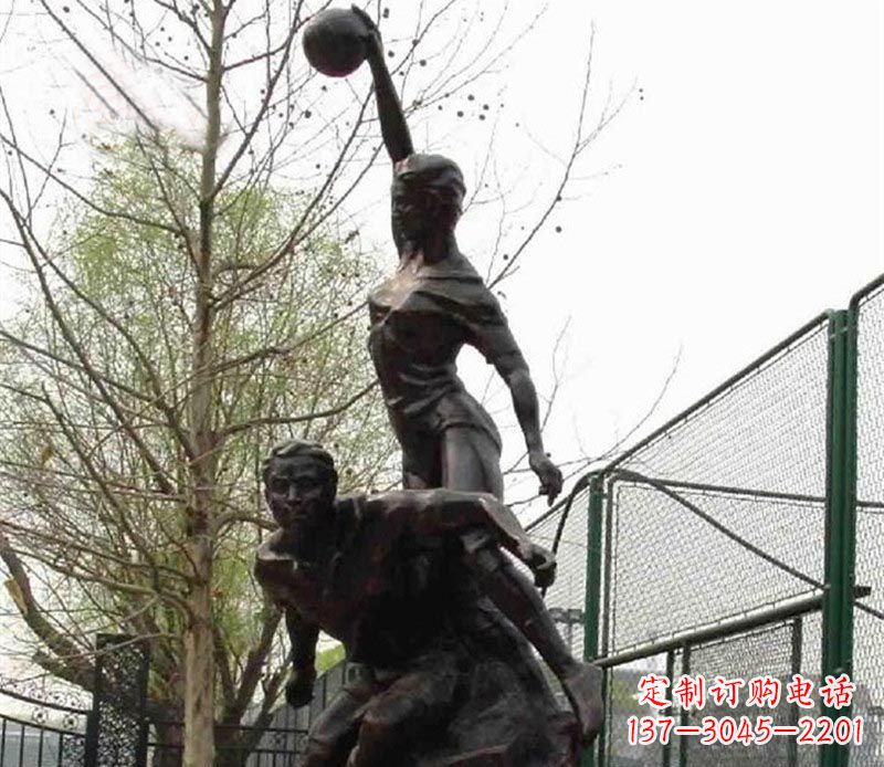 泸州打篮球的运动员铜雕