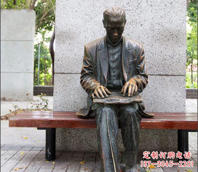泸州“男性英姿飒爽的雕塑”