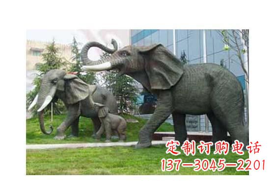 泸州大象一家三口铜雕