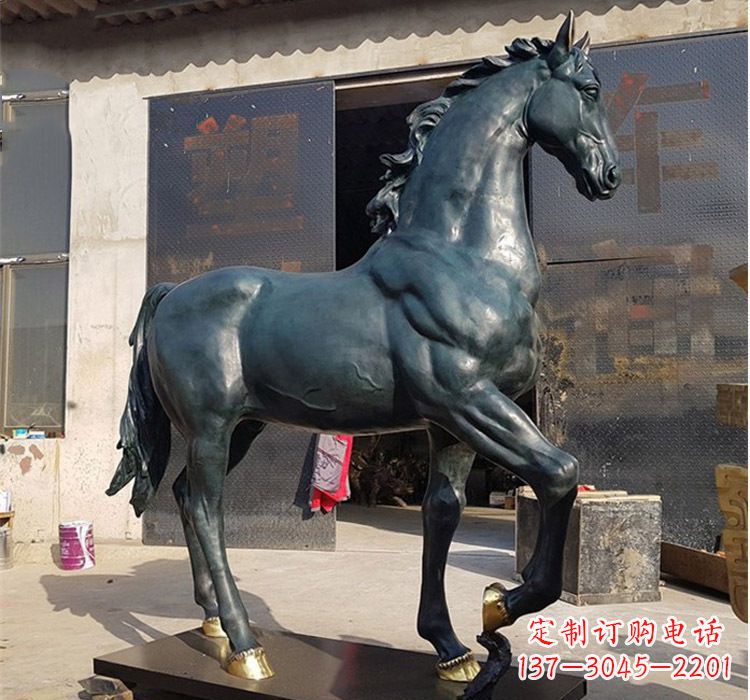 泸州独特优雅的大型铸铜马雕塑