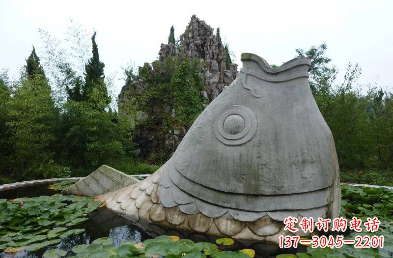 泸州大型喷水鲤鱼石雕