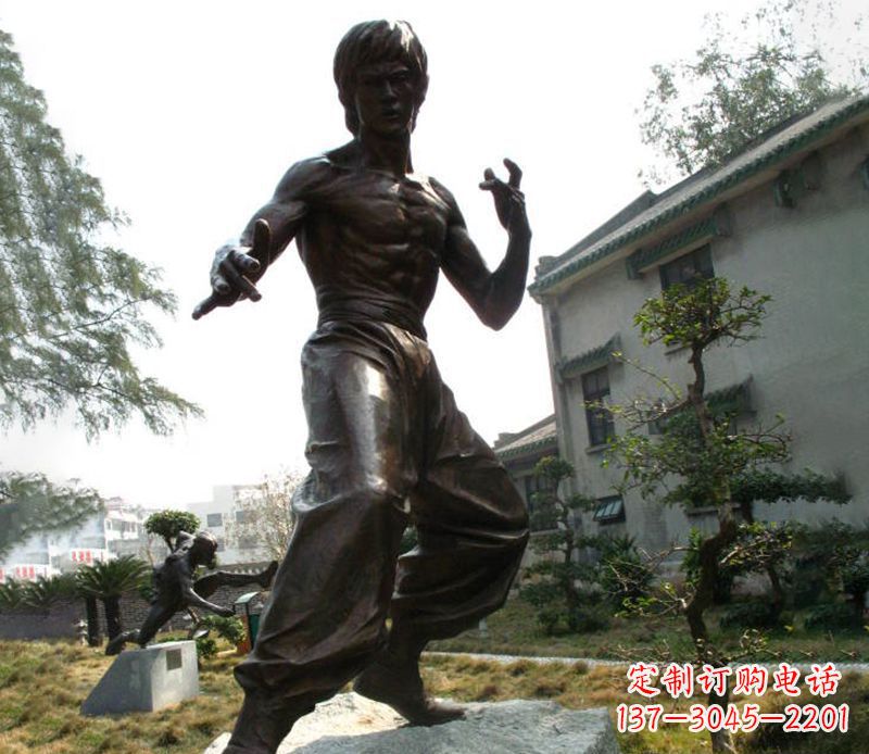 泸州传奇人物李小龙铜雕