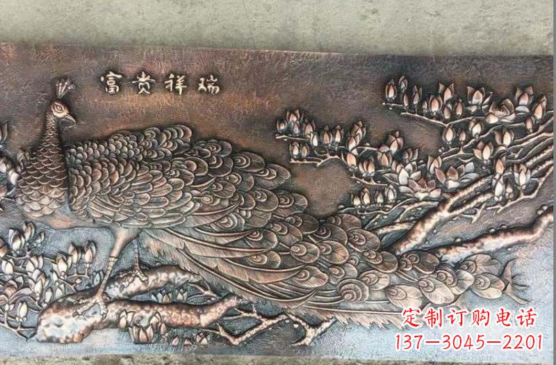 泸州精美锻铜孔雀雕塑