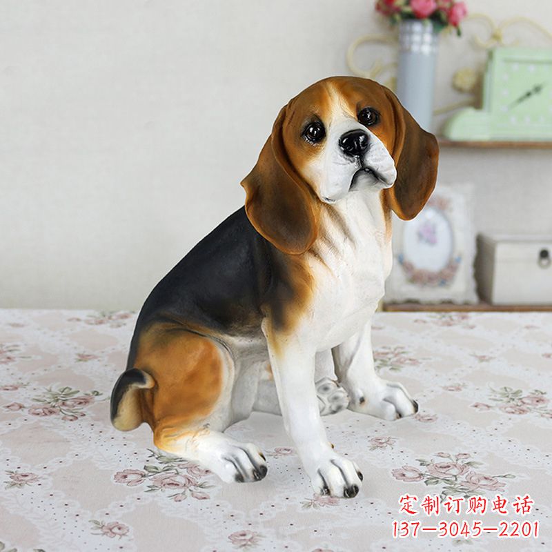 泸州玻璃钢蹲姿仿真比格犬雕塑