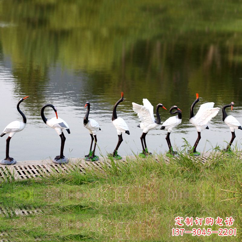 泸州仿真仙鹤玻璃钢水景雕塑摆件-公园水池水塘琥珀动物雕塑