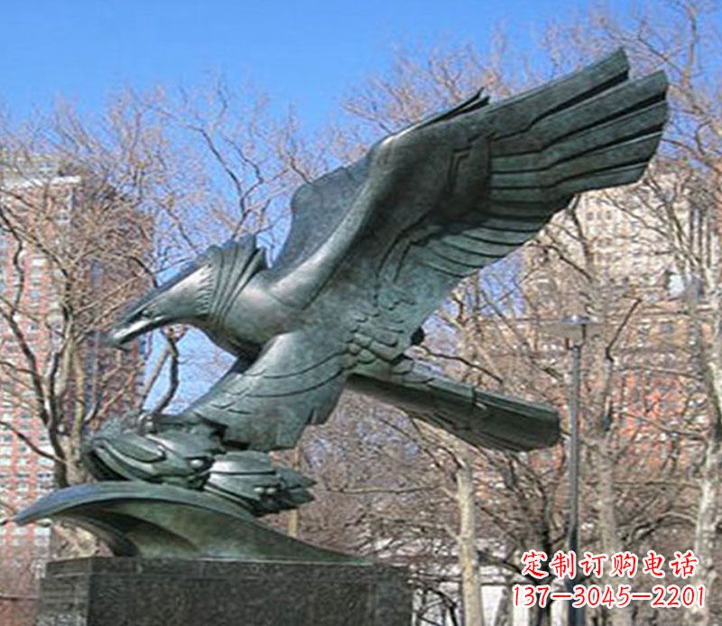 泸州飞鹰石雕动物景观雕塑
